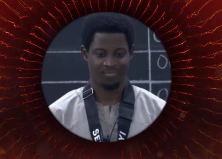 Seyi wins the Veto Power Game of Chance